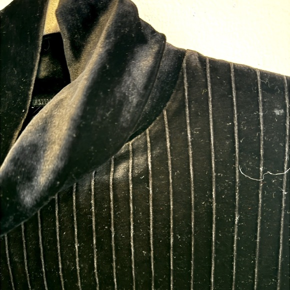Black Velvet Turtleneck Top - Picture 4 of 4